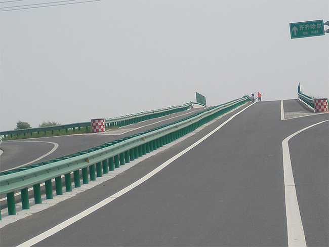 平顶山高速公路护栏的材质与规格